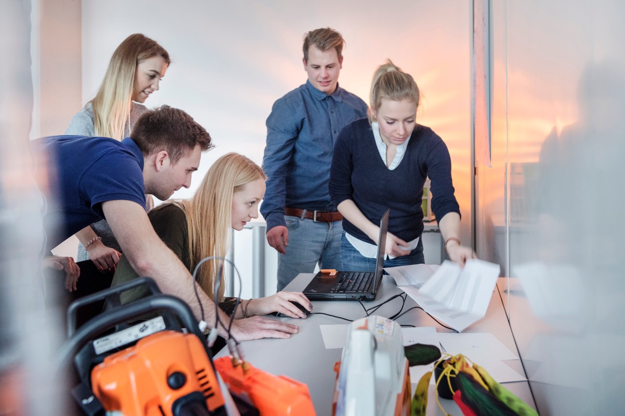 Mitarbeiter und Bildung