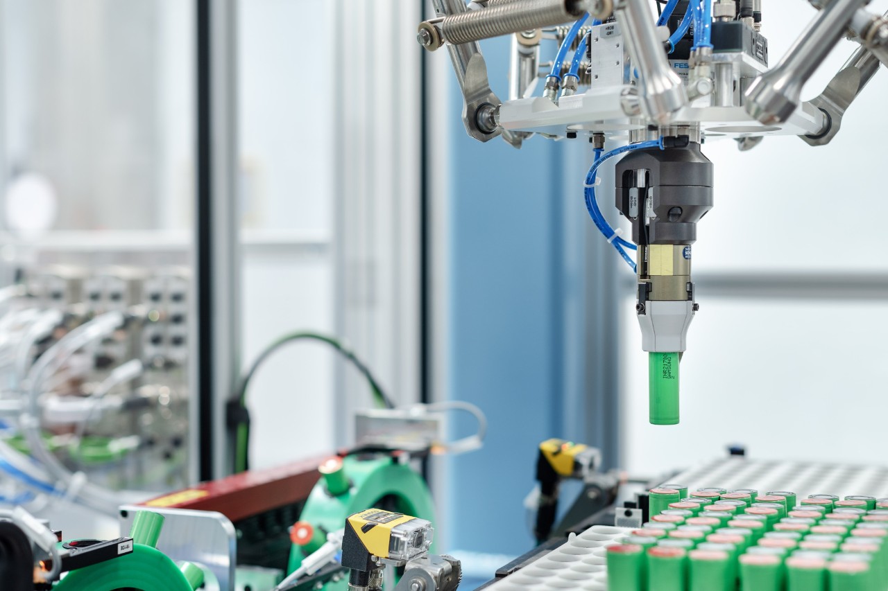 Batteriezellen im Produktionsprozess